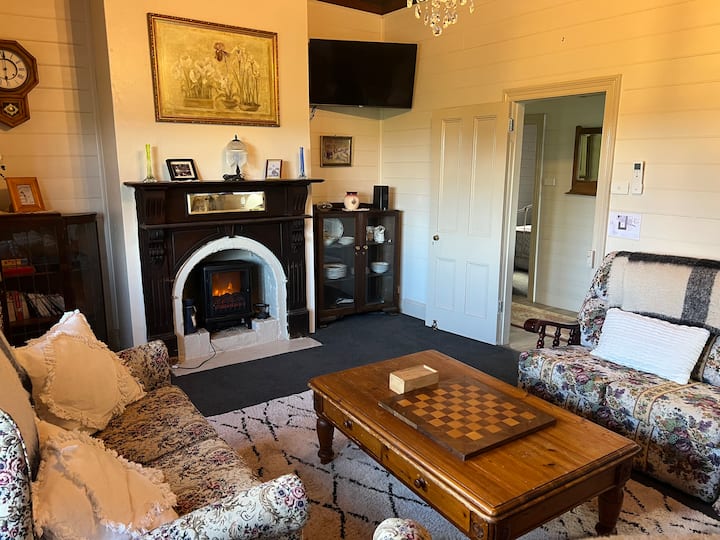 Cottage On Mill - Rural Property - Hamilton