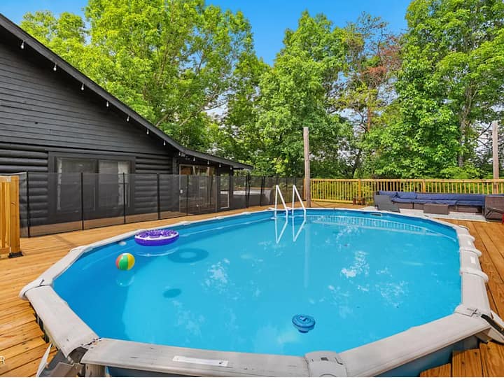 "Outdoor Private Pool! Game Room, Large Deck" - Pigeon Forge, TN