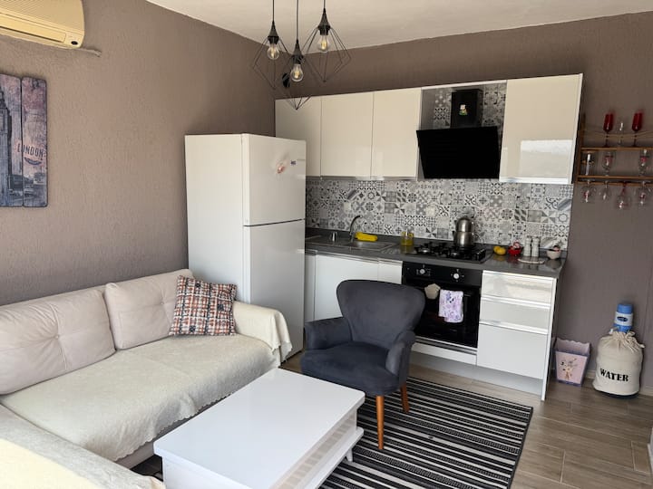 1+1 Deniz Manzaralı Havuzlu Nezih Sitede Daire - Gündoğan