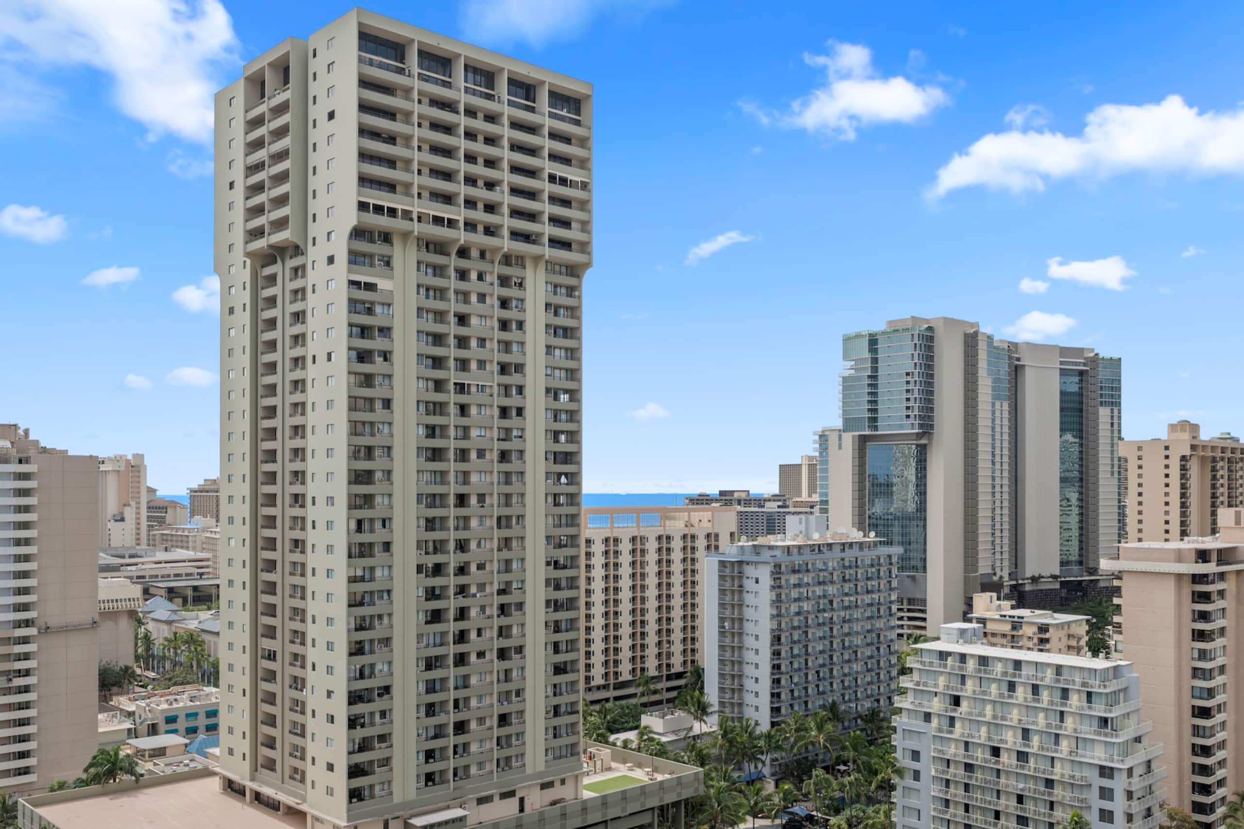 Condo in Honolulu · ★4.87 · Studio · 2 beds · 1 bath - Image 26