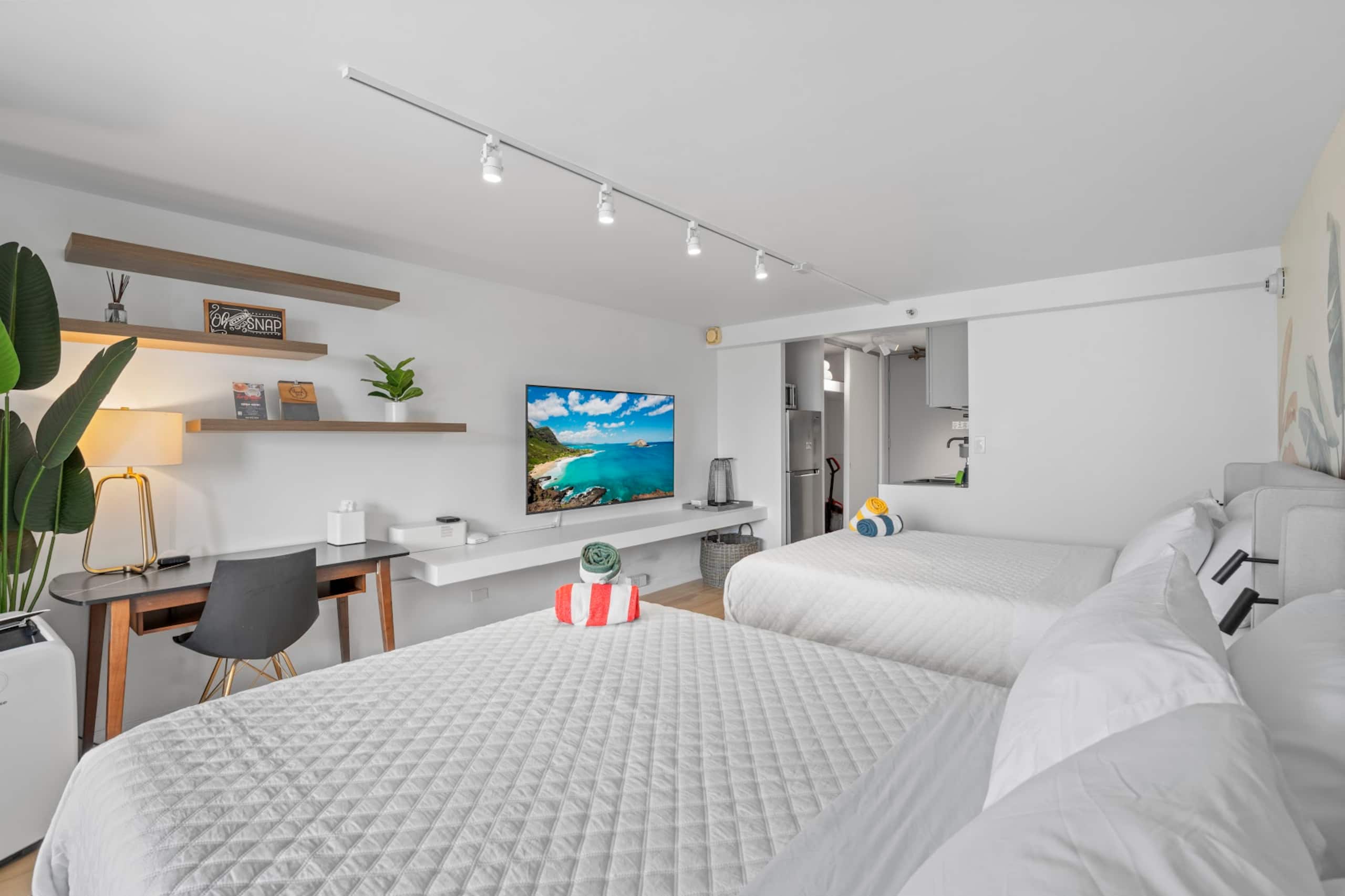 Condo in Honolulu · ★4.87 · Studio · 2 beds · 1 bath - Image 10