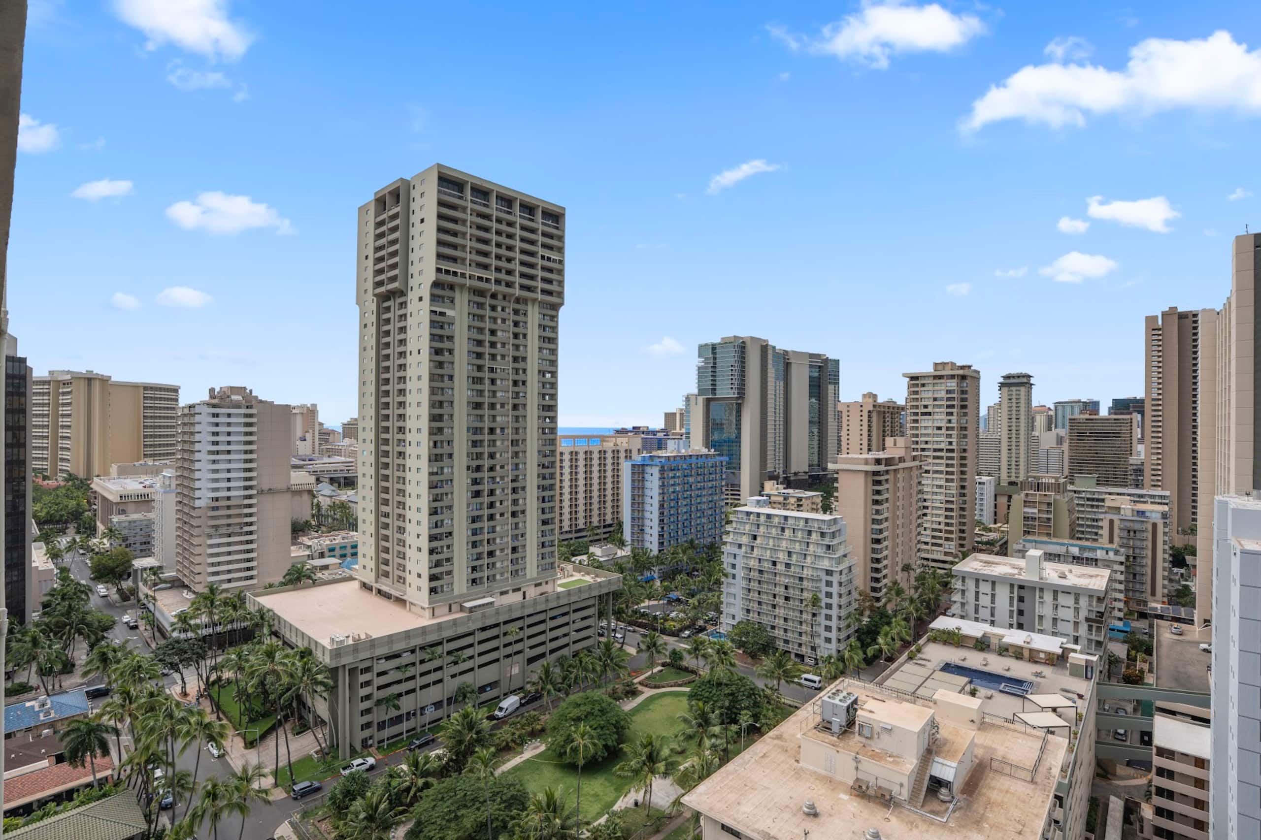 Condo in Honolulu · ★4.87 · Studio · 2 beds · 1 bath - Image 29