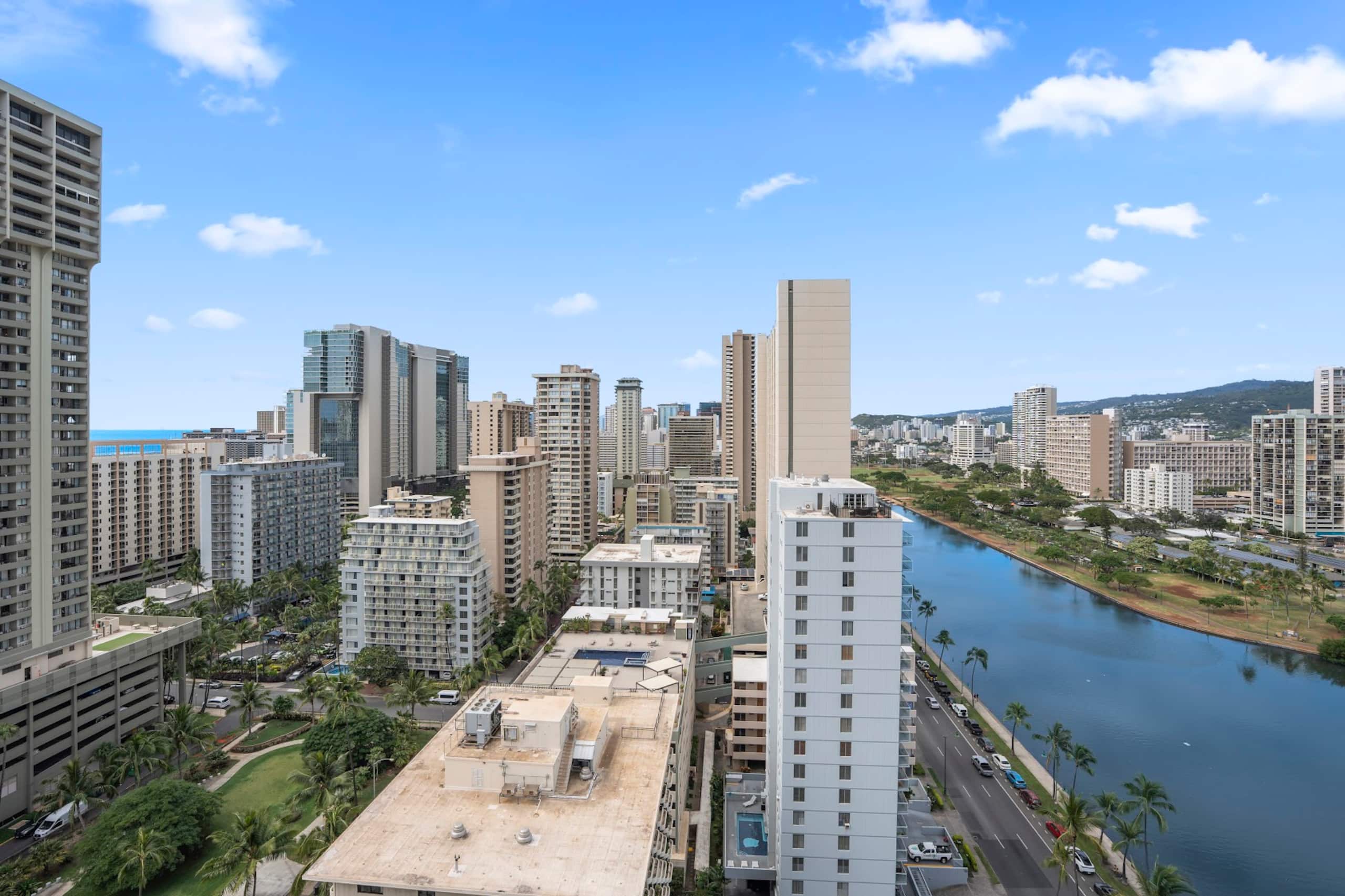 Condo in Honolulu · ★4.87 · Studio · 2 beds · 1 bath - Image 28