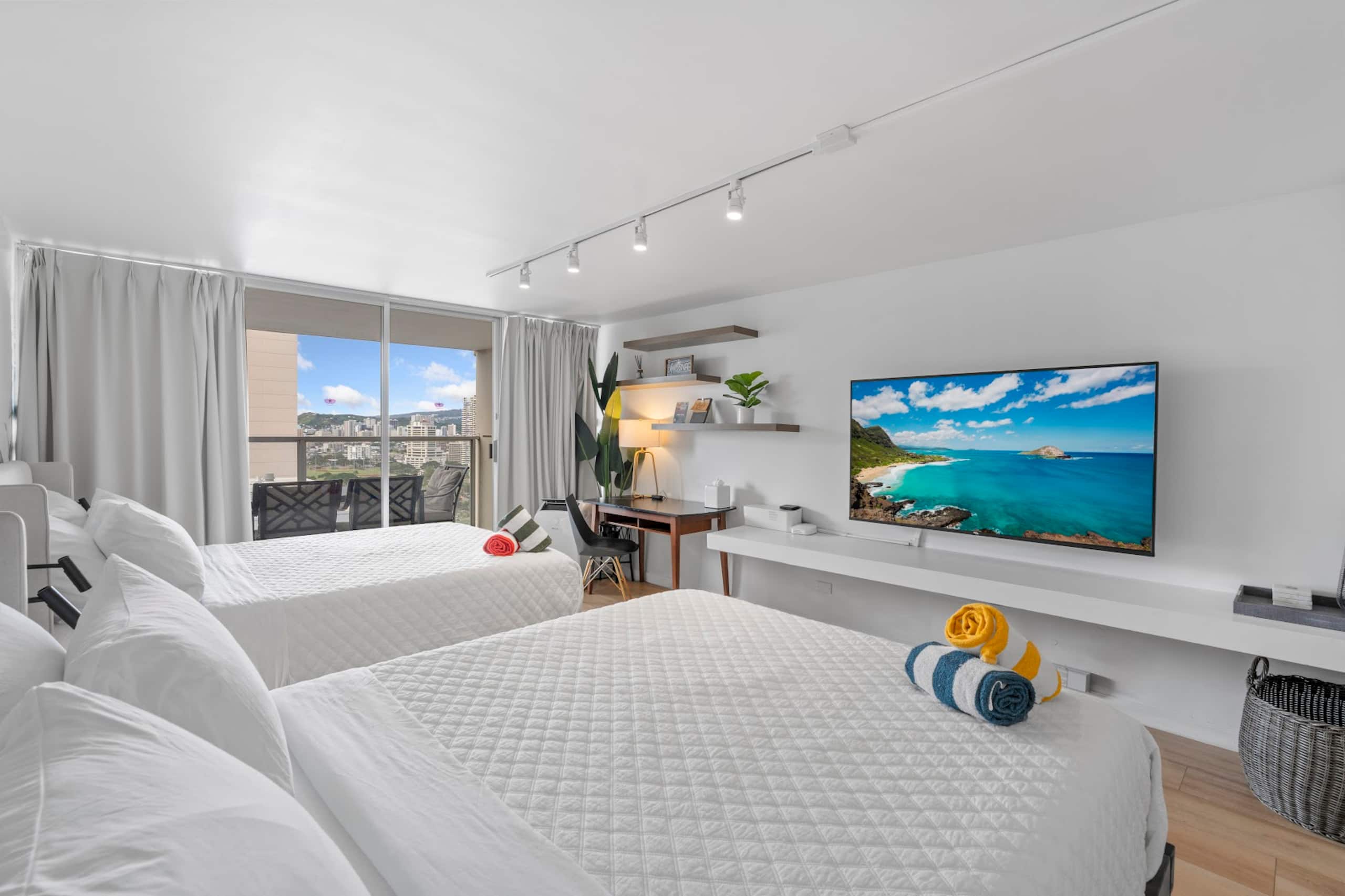 Condo in Honolulu · ★4.87 · Studio · 2 beds · 1 bath - Image 5