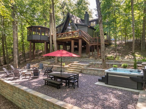 The Treehouse at Cedar Falls by Innsbrook