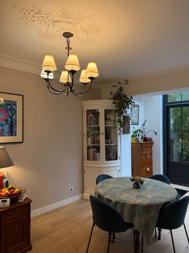 Une Maison à Deux Pas Du Bois - Paris