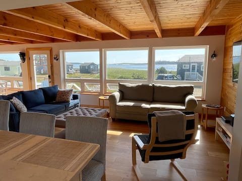 Newly renovated 3BR house w/ stunning ocean views
