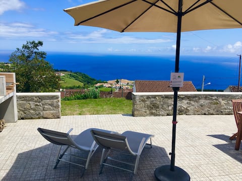 Holiday home with jacuzzi and great sea views