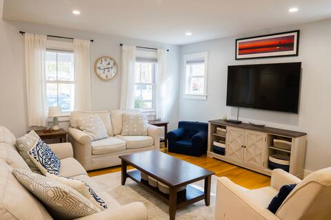 Top Airbnb: New 3 Bedroom 2.5 Bath Home Close to Downtown in Marthas Vineyard