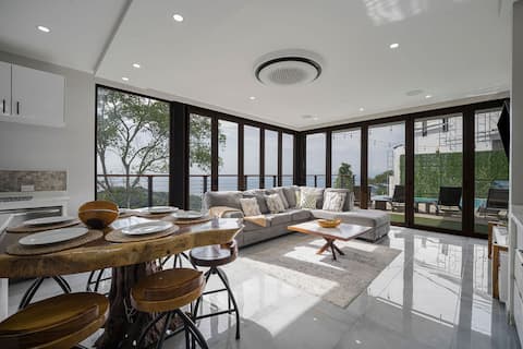 Panoramic Ocean View 5-Bedroom Villa