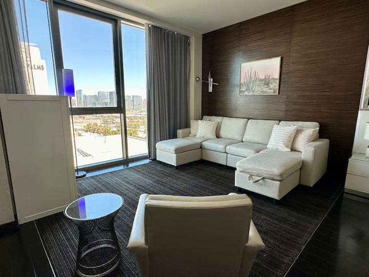 Luxurious Condo
Stunning Strip View At Palms Place - Paradise, NV