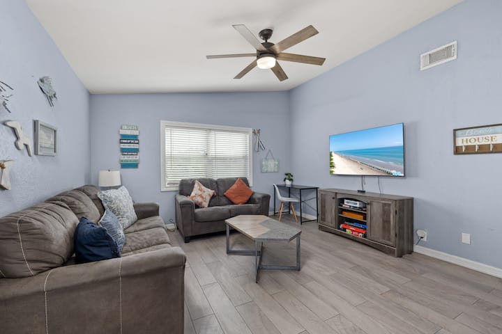 South Padre Island • Walk To Beach • Pool • Pets - South Padre Island, TX