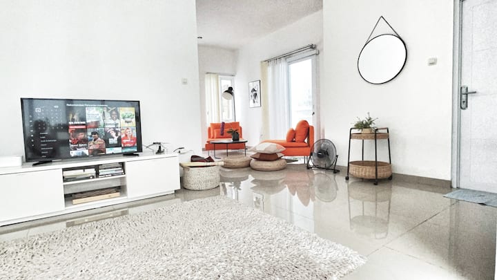 Living/TV Room
The cosy lounge, featuring two inviting sofas and soft lighting, is ideal for relaxation and conversation. This room also boasts a 43-inch TV with access to Netflix and Disney+, making it the perfect setup for enjoying your fav movies.