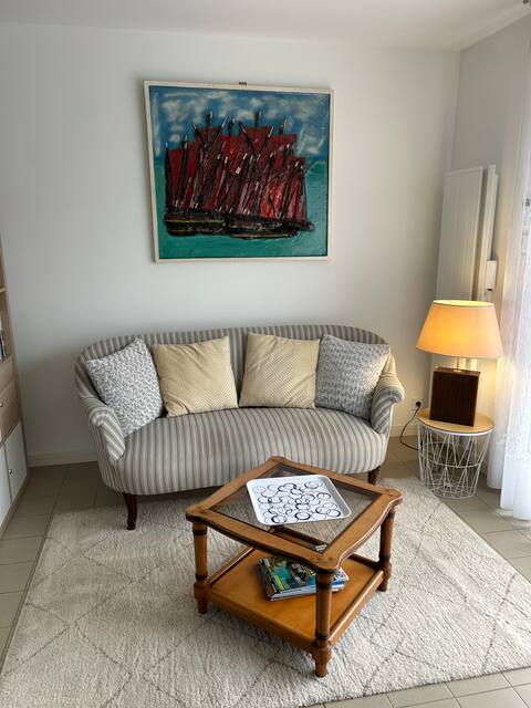 Popular Airbnb listing: Large 3* studio with south-facing terrace with sea view in île Tudy