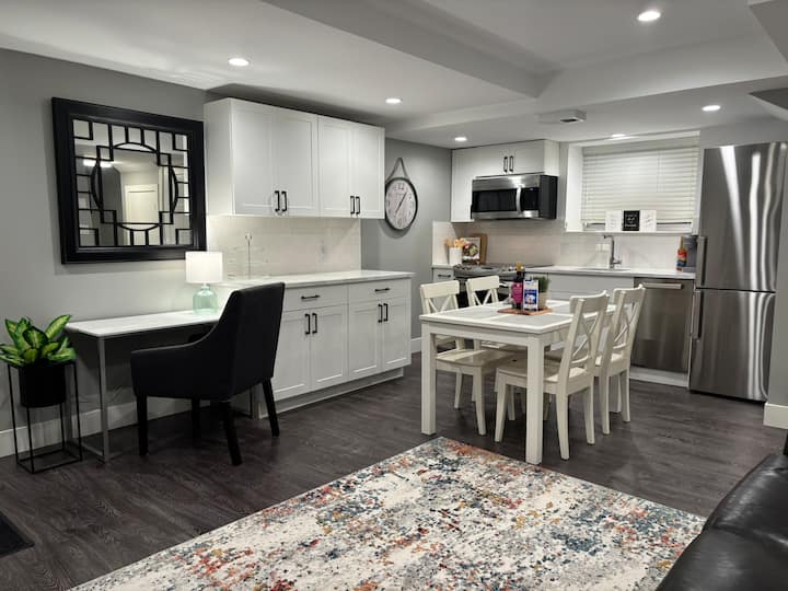Family Retreat | Fireplace & A/c - Surrey