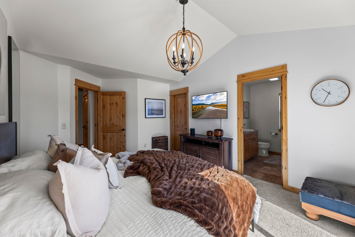 5 bedroom vacation rental in Livingston MT with mountain views