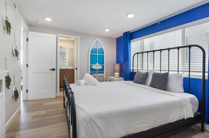 Oceanfront flat,The Strand, walk to pier gallery image 3