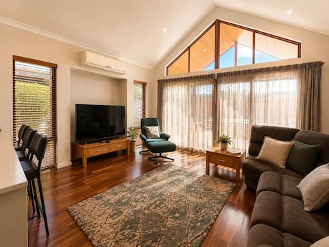 Successful Airbnb property: Cosy Busselton Getaway by the Coast in West Busselton