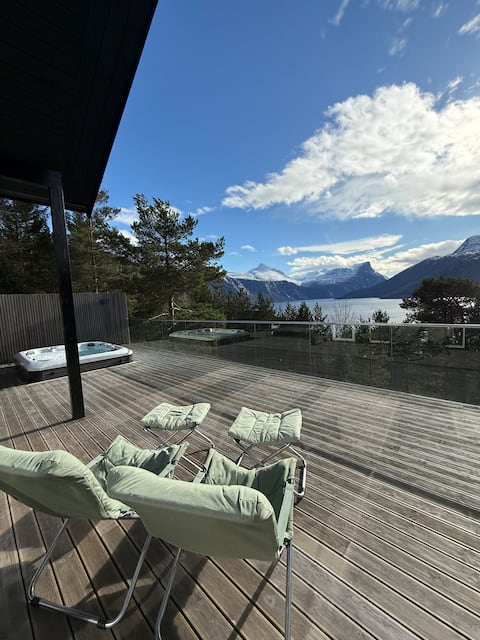 Fjord cabin with panoramic views | Sauna and hot tub