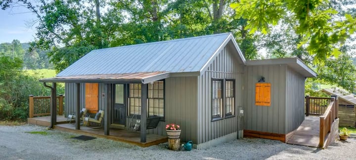 Luxury Cabin Sits 40ac Farm, Minutes From Helen Ga - Clarkesville, GA