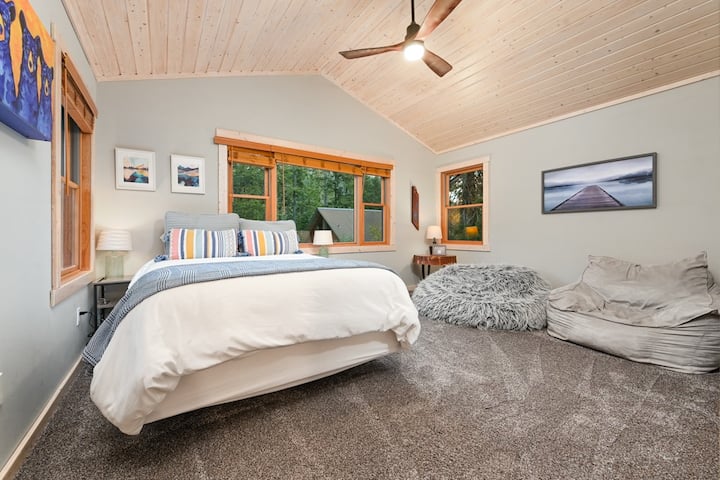 The second floor guest room has a queen bed. New Saatva mattress. The only space on the entire property with a TV includes a couple cozy chairs for movie night or video game challenges. Filtered views of the Lake.