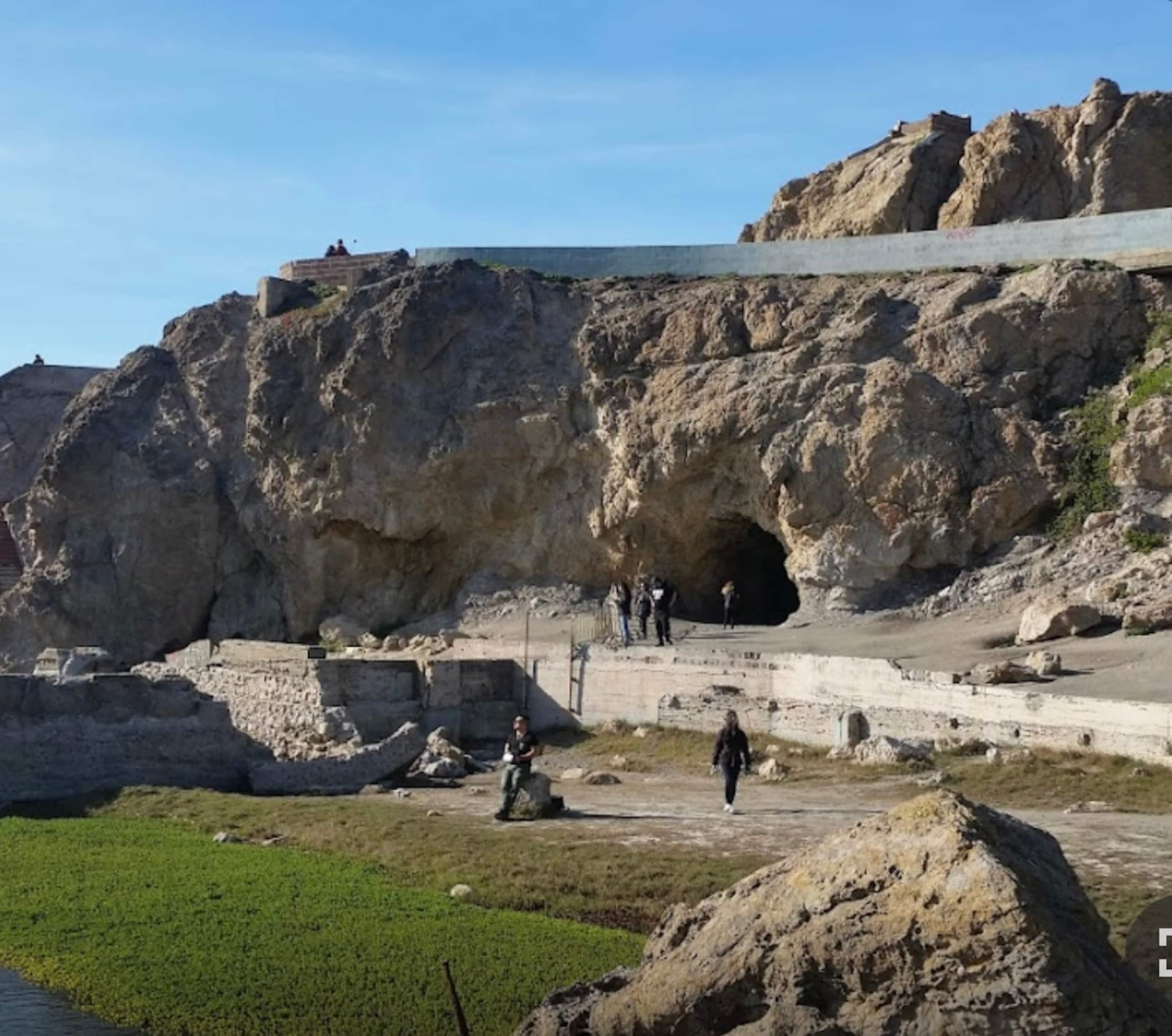 Home in San Francisco · ★4.71 · 3 bedrooms · 3 beds · 1 bath - Image 22