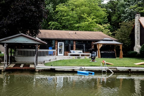 Lake Home Getaway ~ Kid & Pet Friendly!