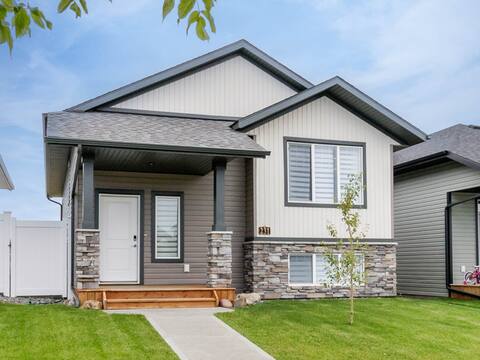 Cozy Clean 4 BDRM Home ~ A/C, Games Room, Fire Pit