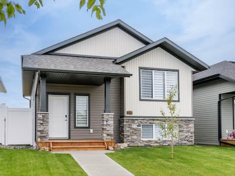 Cozy Clean 4 BDRM Home ~ A/C, Games Room, Fire Pit