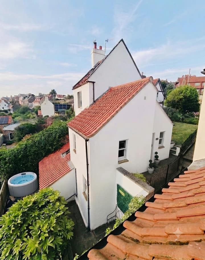 Harbour Views, Private Garden & Patio With Hot Tub - Whitby
