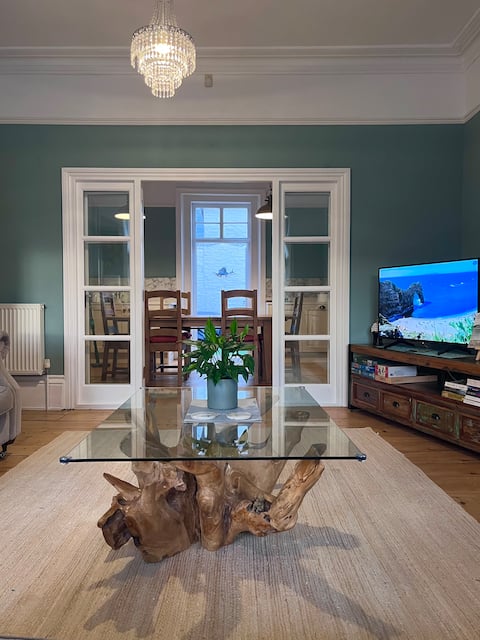 Top Airbnb: Free Parking | Flexible Check-in times | Sleeps 8+ in Dorset