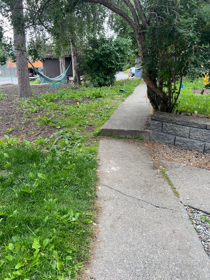A Stress Free Family House With Yard! - Anchorage