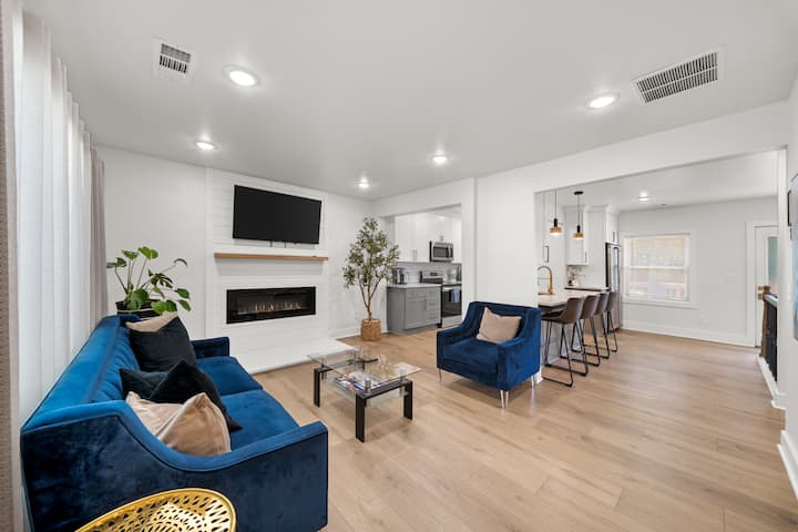 Beautiful Comfy Home Close To Major Attractions - Atlanta, GA