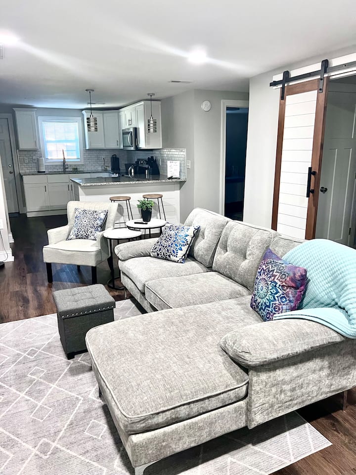Modern And Spacious 2 Bedroom 1 Bath - 노스 찰스턴