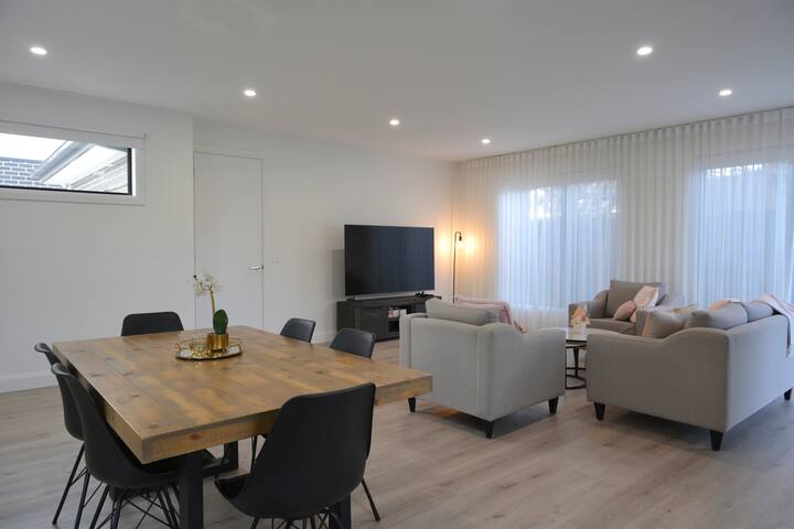 Entire House Stay In Springvale - Dandenong