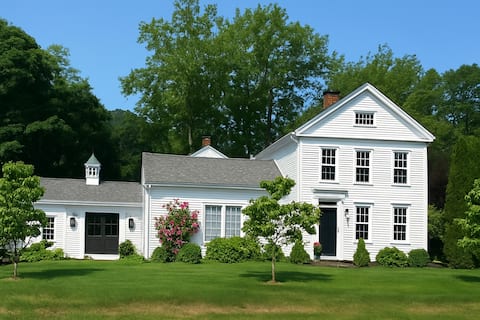 Adorable 2 bedroom guesthouse in Essex village