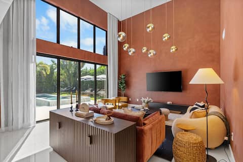 Top performing Airbnb: Miami Retreat w/ Sunset Rooftop, Pool & Game Room in Shorecrest