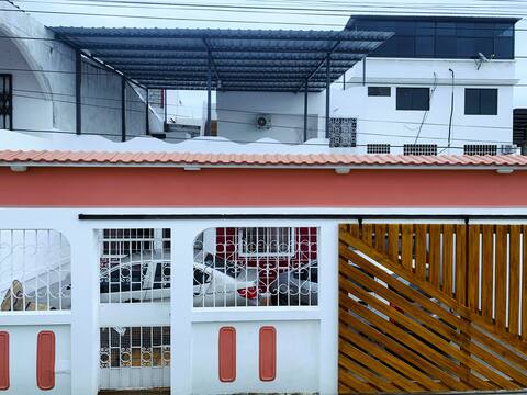 Comfortable family home in Ballenita with garage