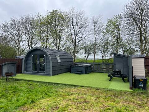 Little Bunny Retreat - Floppsy's Luxury Hideaway