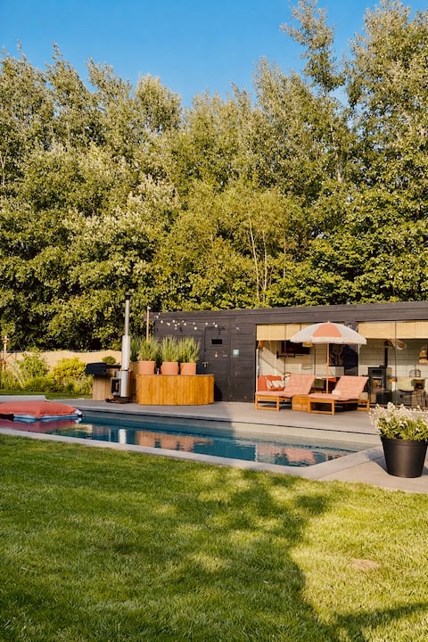 Bohemian poolhouse with swimming pool & wellness