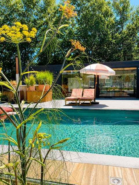 Bohemian poolhouse with swimming pool & wellness