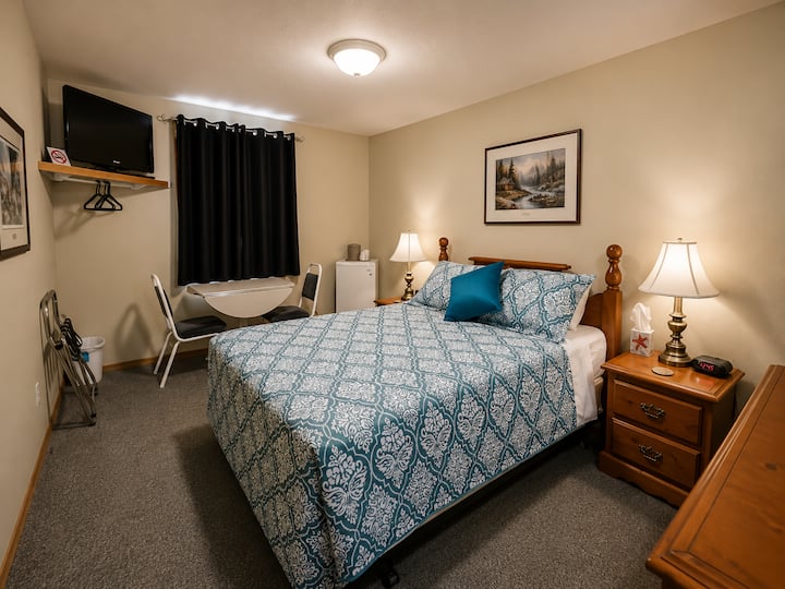 Blissful, Calm And Cool Room - Drumheller