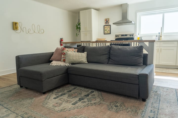 Spacious Urban Getaway ★ Projector, Snacks, Coffee - Chattanooga, TN