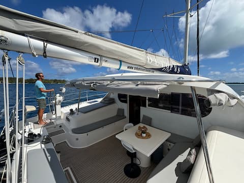 Dream Private Catamaran All Inclusive Tahiti