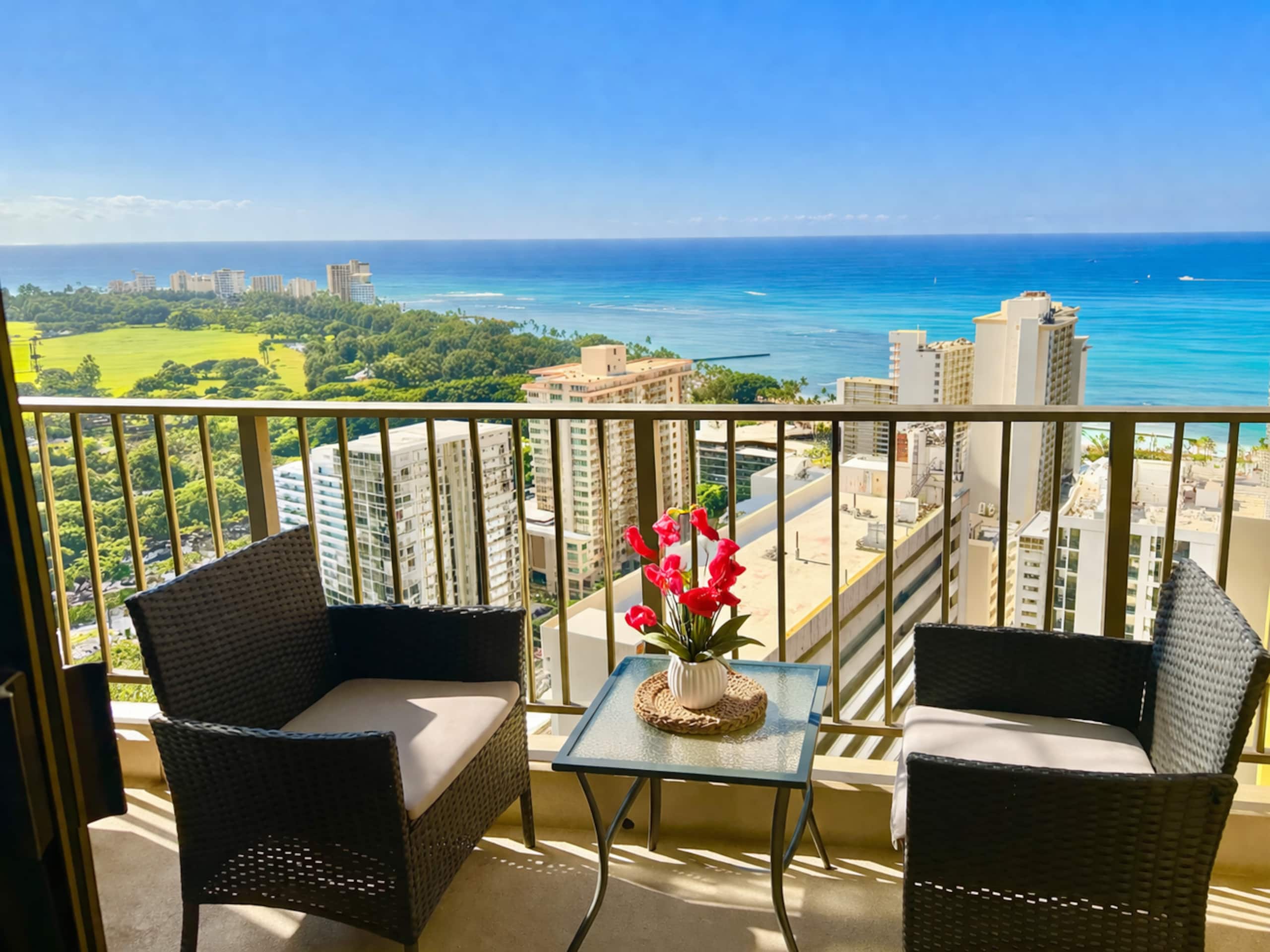 Condo in Honolulu · ★4.92 · 1 bedroom · 2 beds · 1 private bath - Image 20