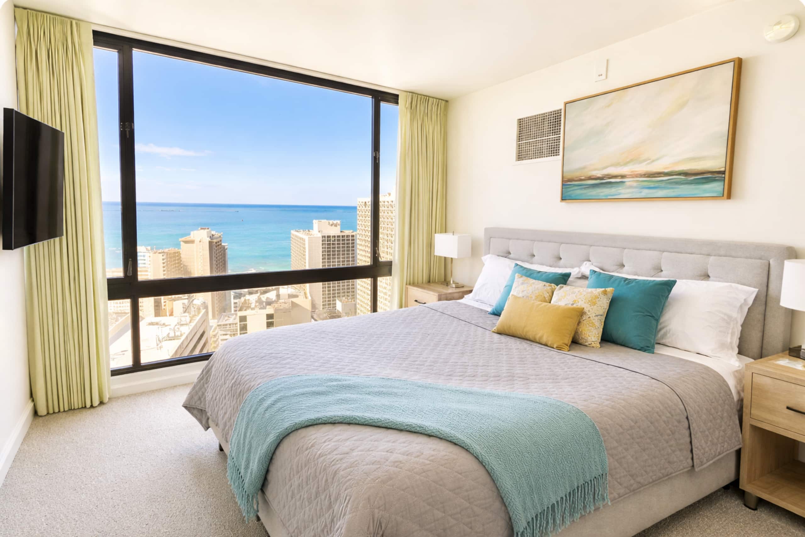 Condo in Honolulu · ★4.92 · 1 bedroom · 2 beds · 1 private bath - Image 15