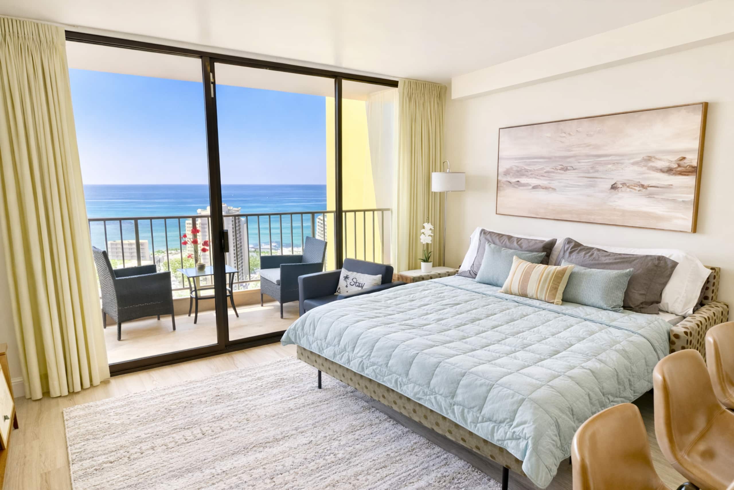 Condo in Honolulu · ★4.92 · 1 bedroom · 2 beds · 1 private bath - Image 4