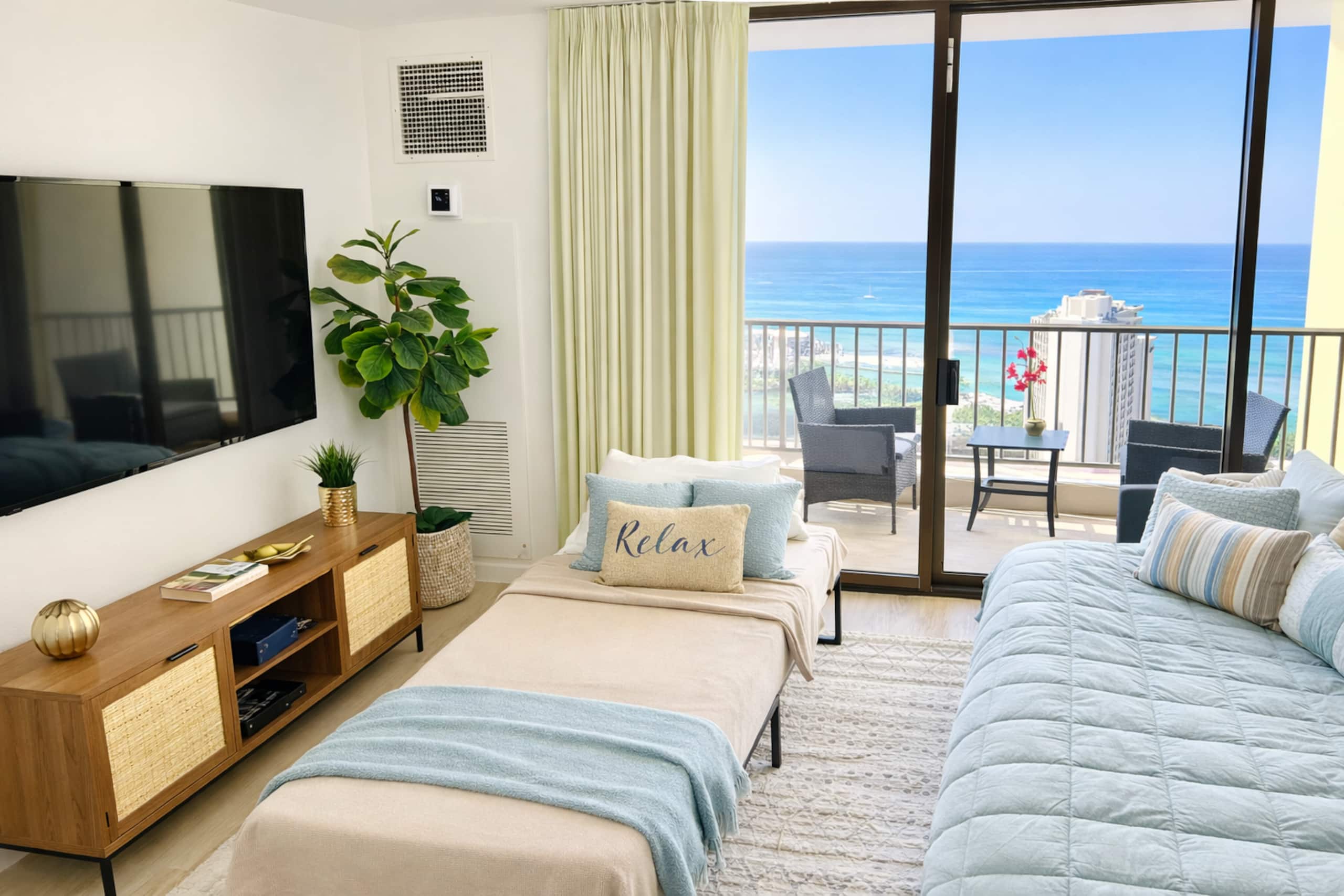 Condo in Honolulu · ★4.92 · 1 bedroom · 2 beds · 1 private bath - Image 6