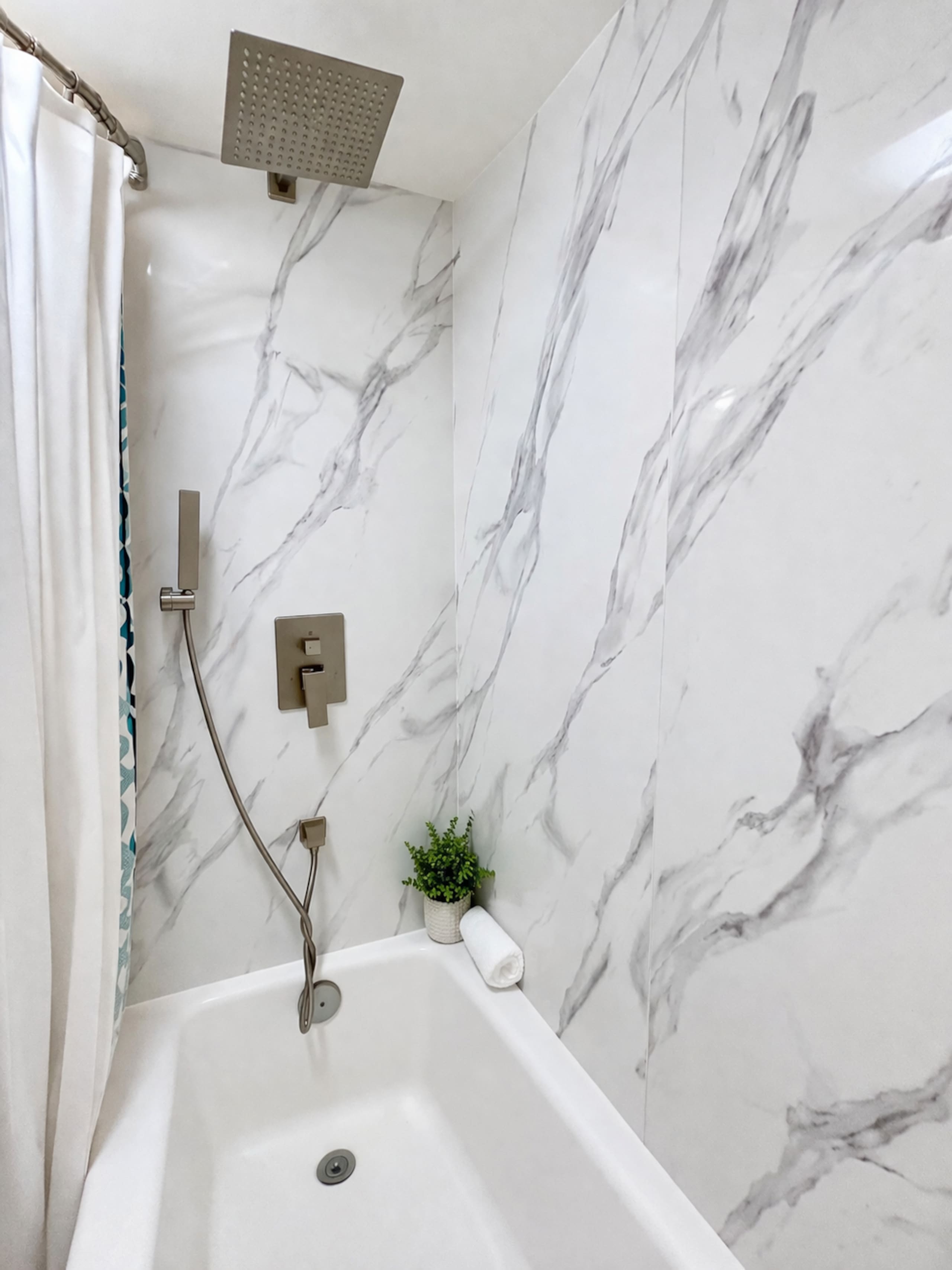 Condo in Honolulu · ★4.92 · 1 bedroom · 2 beds · 1 private bath - Image 18