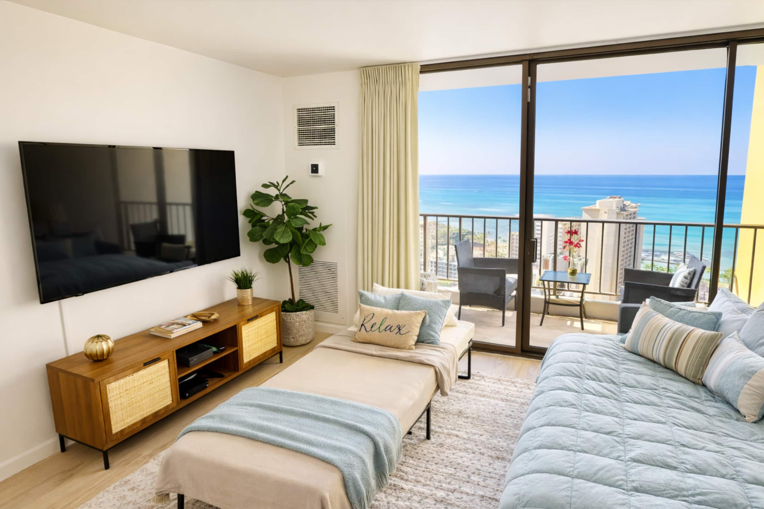 Condo in Honolulu · ★4.92 · 1 bedroom · 2 beds · 1 private bath - Image 5